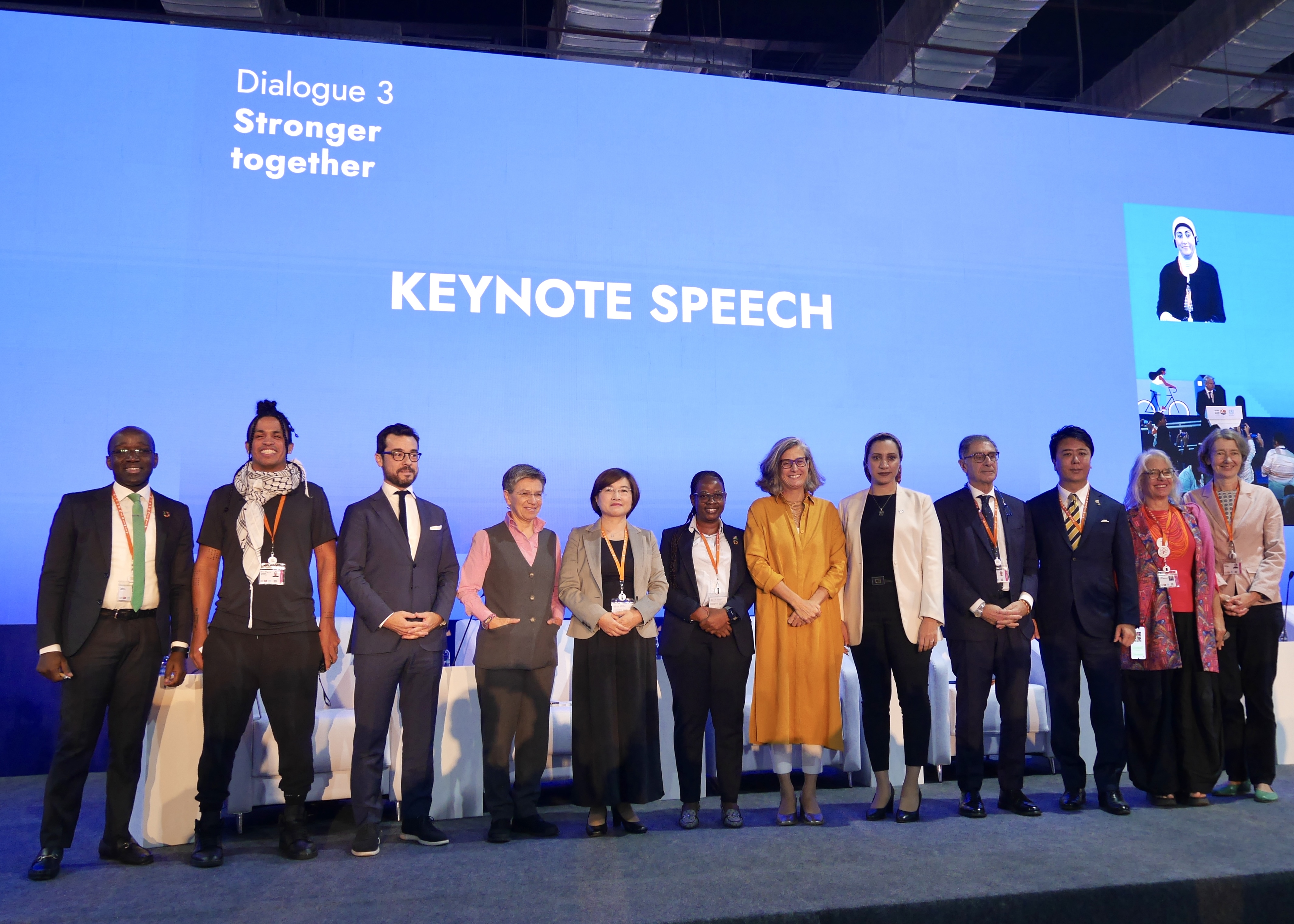 Speakers for Dialogue 3 gather for a group photo before the session begins  © UN-Habitat/Tiffany Chui